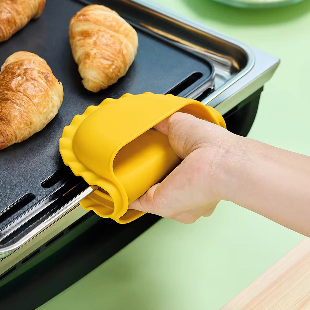 Fashion Creative Gift Handle Fried Cooking Baking Grill Anti Heat Proof Silicone Kitchen Oven Gloves